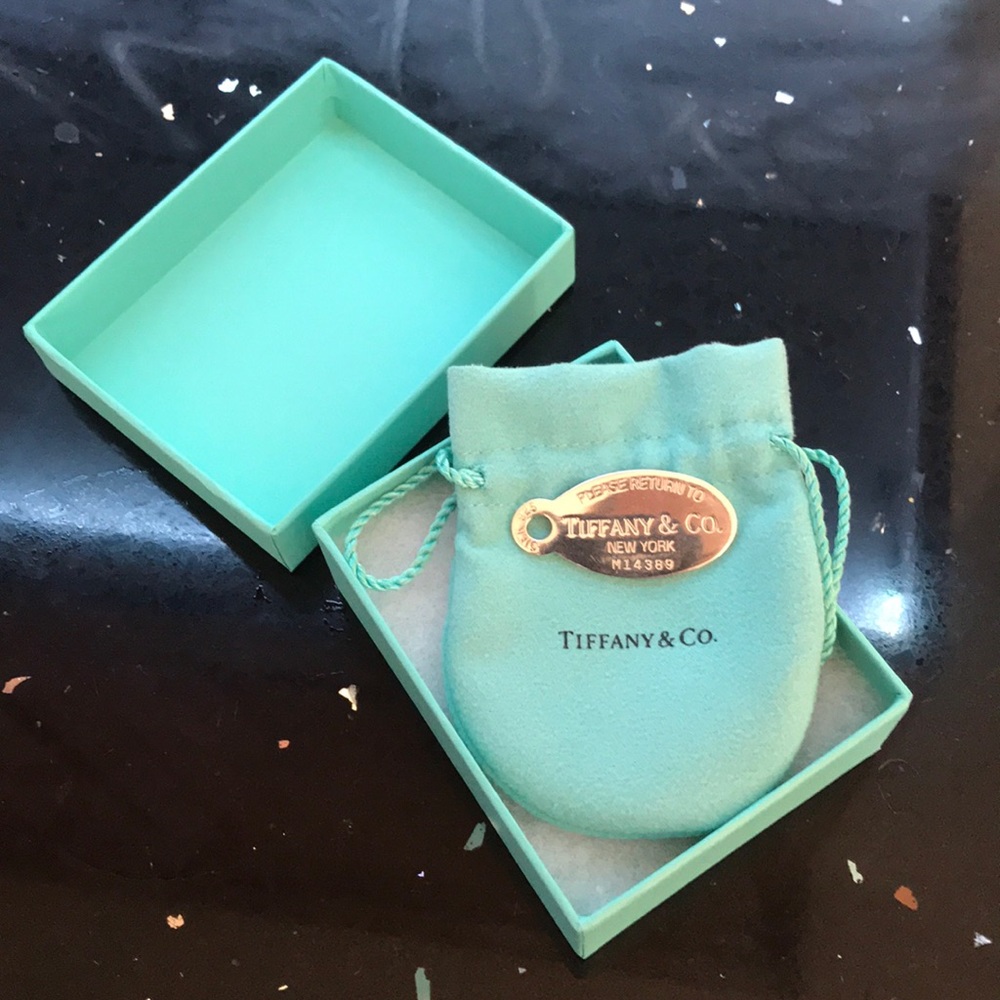 ⭐️ Tiffany & Co. Pendant w/ Serial Number: M14389